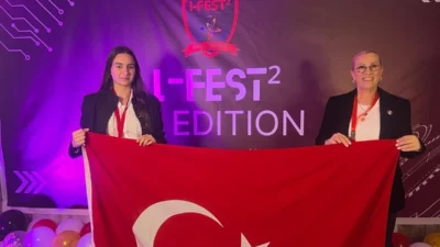 İzmir Atatürk Lisesi öğrencisi Çağla Atalayman, Tunus'ta düzenlenen Uluslararası Mühendislik