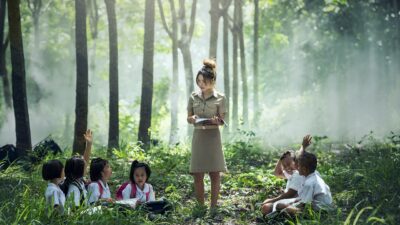 Eğitim, bir toplumun geleceğini şekillendiren en önemli unsurlardan biridir. Bu