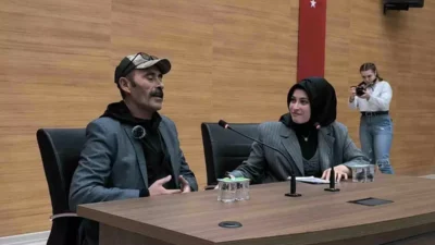 Aydın Battal, öğrencilerin ilgisini çeken etkinlikte hayat hikayesini ve şiirlerini