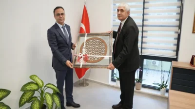 İzmir İl Milli Eğitim Müdürü Dr. Ömer Yahşi, eğitim kurumlarının