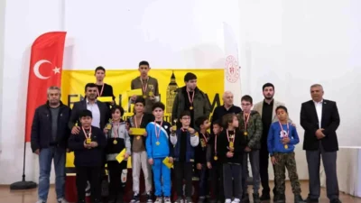 Manavgat'ta 250 sporcunun katıldığı ELO Satranç Turnuvası'nda dereceye girenlere ödüller