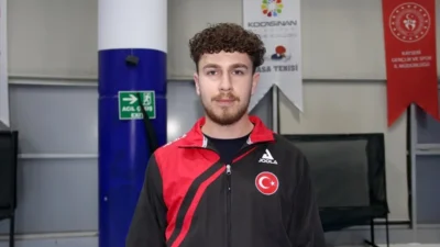 Masa tenisinde başarılarıyla dikkat çeken Ayten Ceren, dünya şampiyonasında kürsü