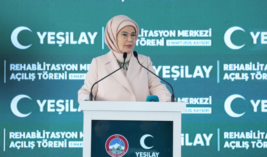 Cumhurbaşkanı Recep Tayyip Erdoğan’ın eşi Emine Erdoğan, Kayseri Yeşilay Rehabilitasyon