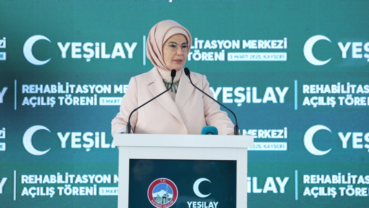 Cumhurbaşkanı Recep Tayyip Erdoğan’ın eşi Emine Erdoğan, Kayseri Yeşilay Rehabilitasyon