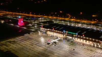 Rize-Artvin Havalimanı’nı 2,8 milyon yolcu kullandı Türkiye’nin denize dolgu ikinci havalimanı olma özelliÄŸini taşıyan Rize-Artvin Havalimanı,