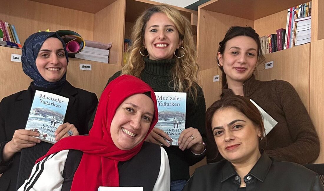 Başiskele Doğantepe İlk ve Ortaokulu’nda görev yapan bir grup öğretmen,