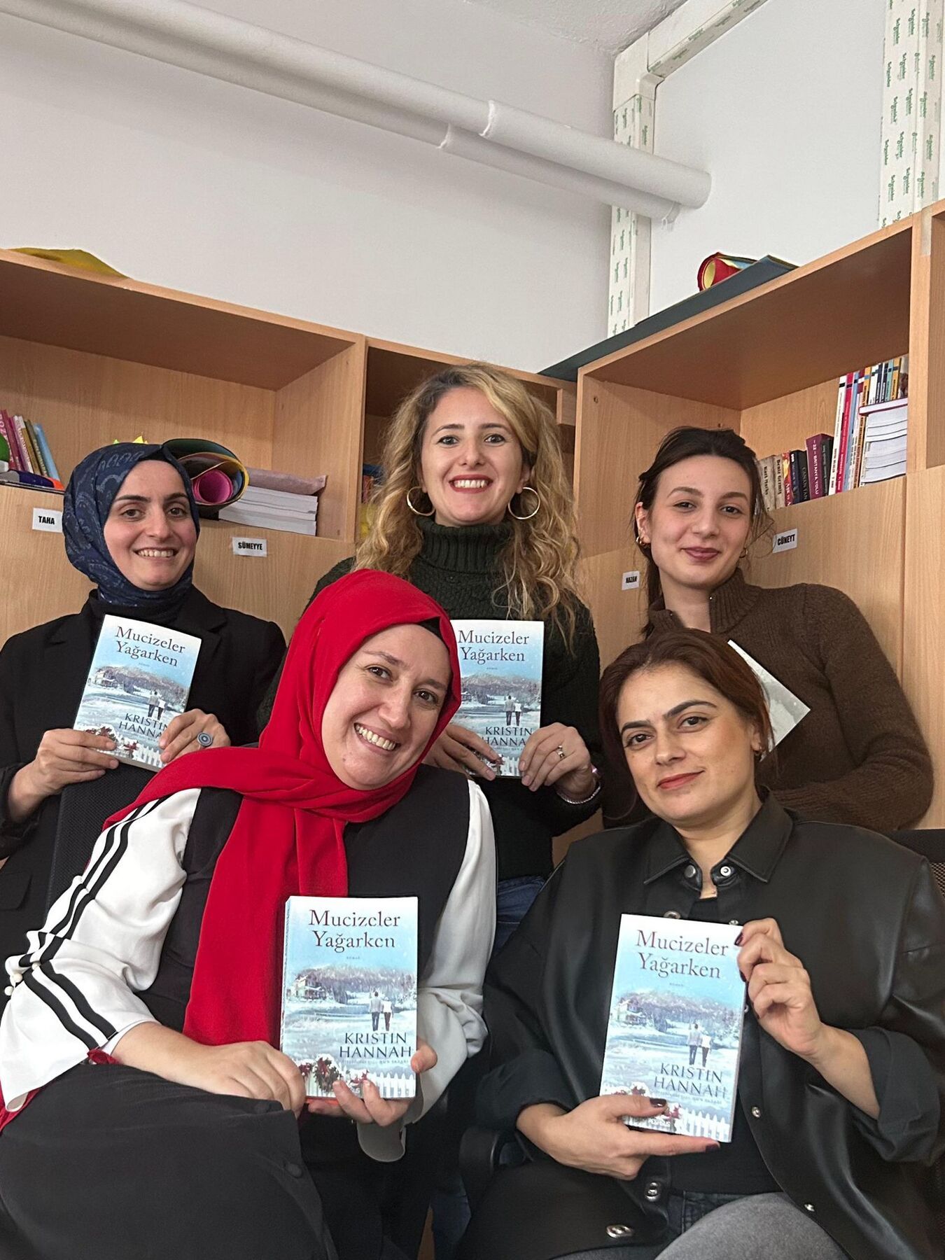 Başiskele Doğantepe İlk ve Ortaokulu’nda görev yapan bir grup öğretmen,