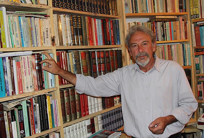 Erzincan'nın Refahiye ilçesine bağlı Cengerli köyünde yaşayan emekli öğretim üyesi