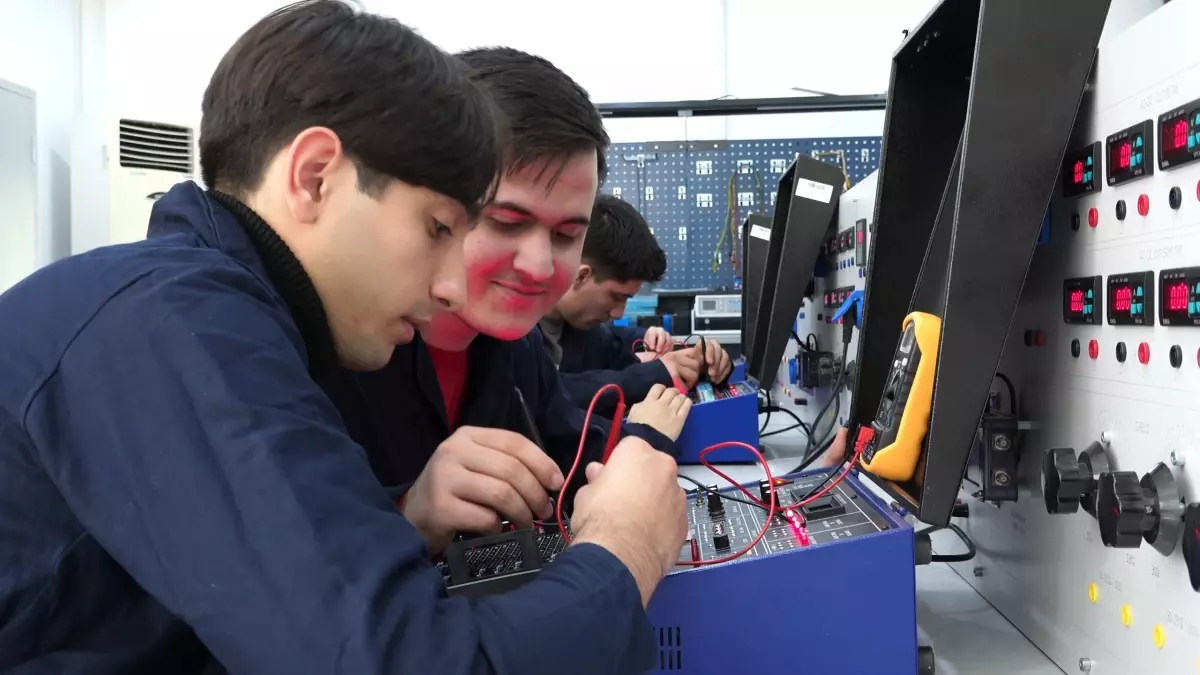 YÖK, üniversitelerde uygulamalı eğitimi en az bir dönem zorunlu hale