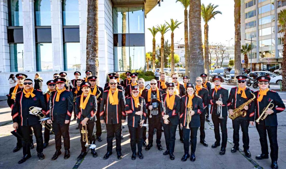 83 yıl önce kurulan İzmir Büyükşehir Belediyesi Bandosu, resmi törenler,
